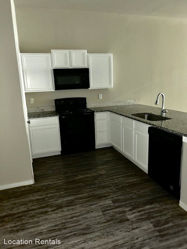 2119 N Avenue J - Photo 3 of 12