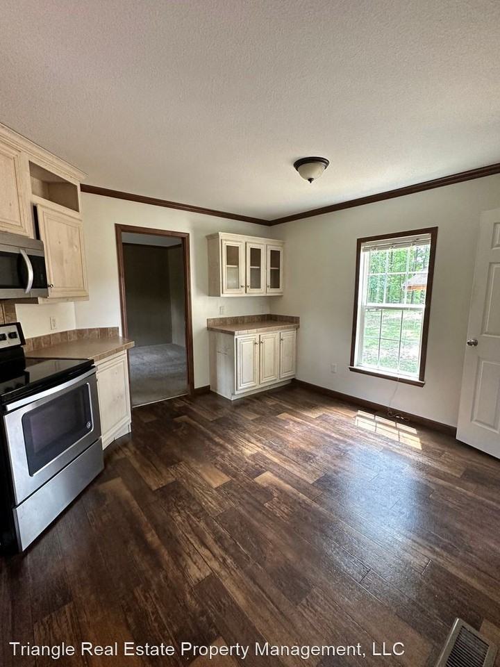 8526 Friendship Dr - Photo 3 of 15