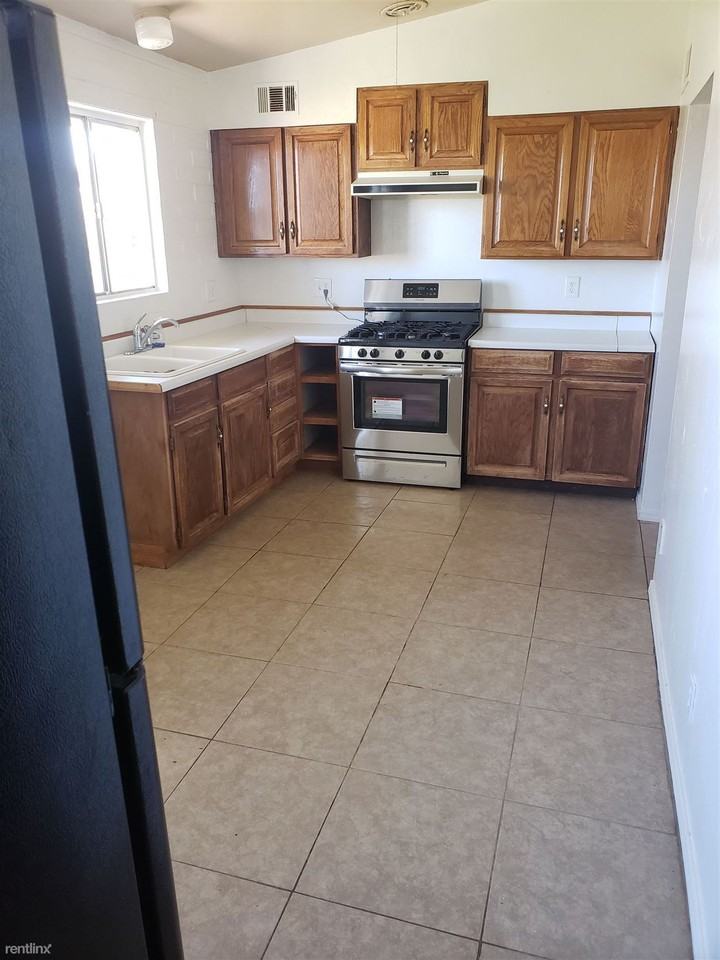3900 W Shira St - Photo 3 of 9