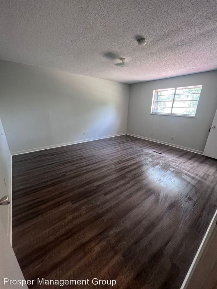 Okolona Apartments - Photo 2 of 3