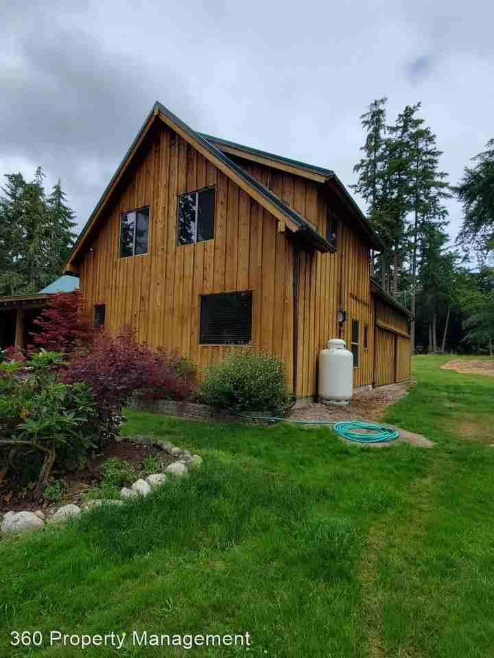 5415 Mutiny Bay Rd - Photo 2 of 13