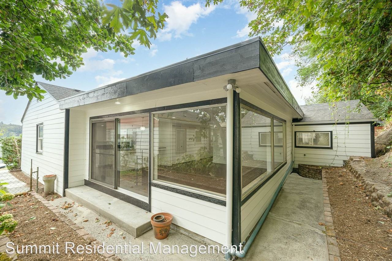 4005 32nd Ave Sw - Photo 3 of 22