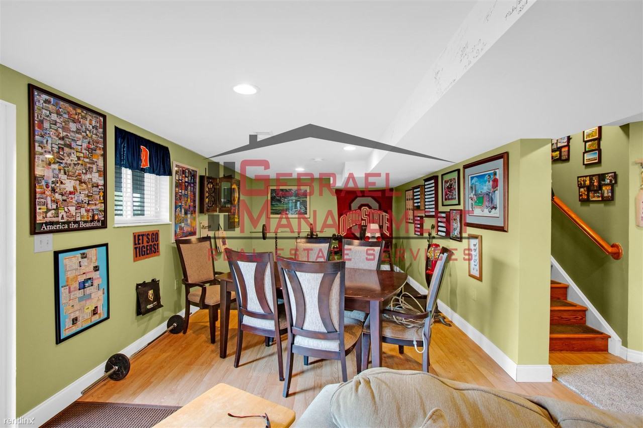2490 Golden Shore Ct - Photo 2 of 17