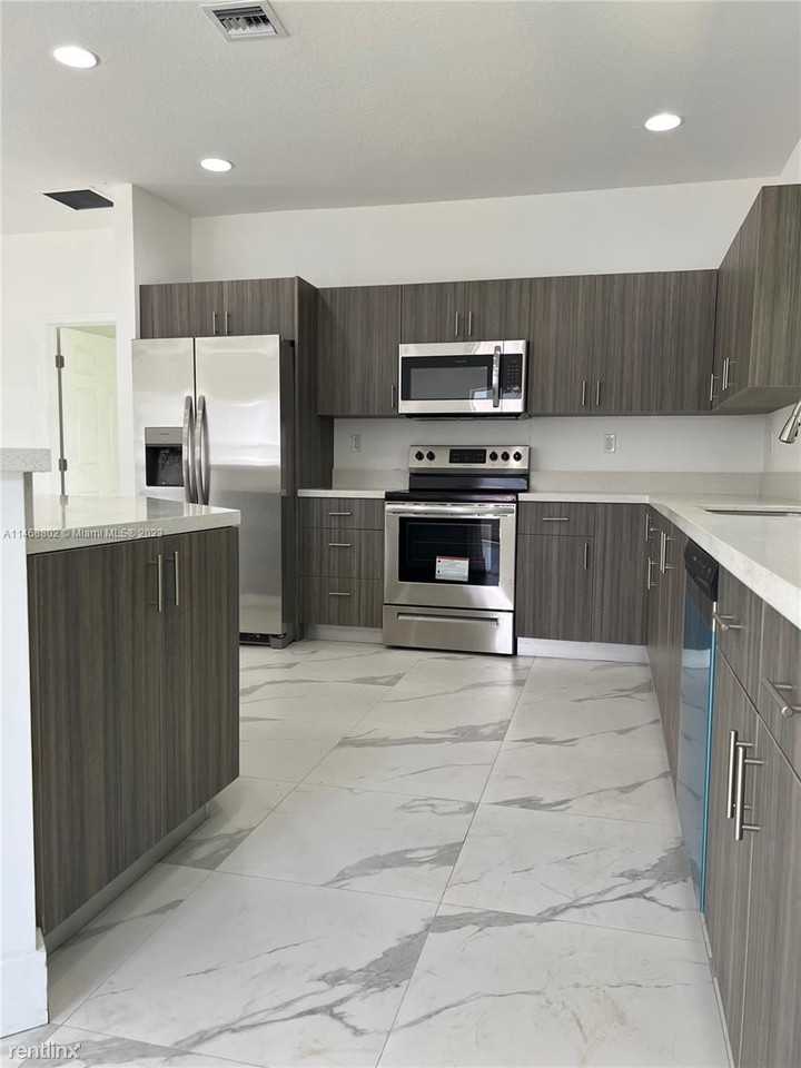 2531 Nw 16th Ct - Photo 2 of 10