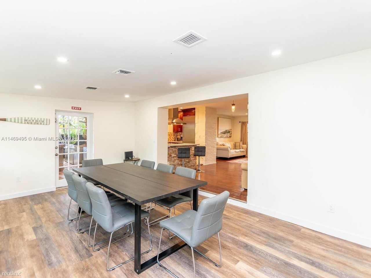 2725 Ne 21st Ave - Photo 2 of 10