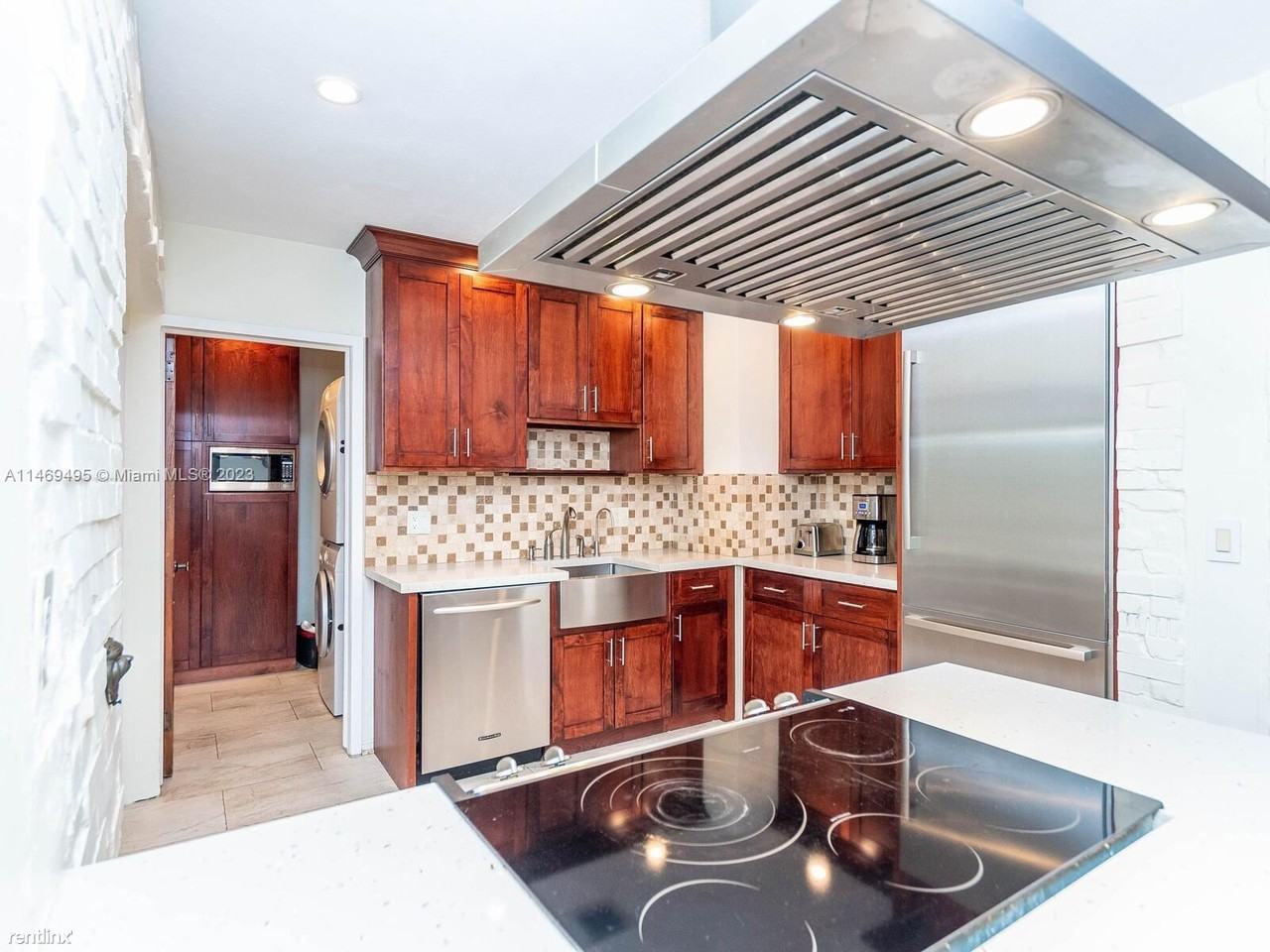 2725 Ne 21st Ave - Photo 3 of 10