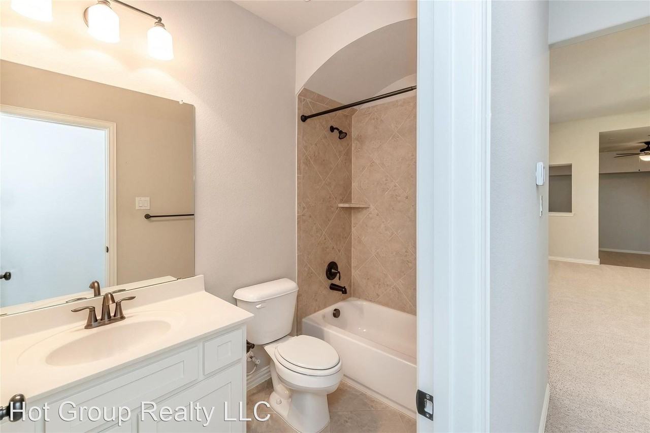 4611 Acacia Pkwy - Photo 2 of 30
