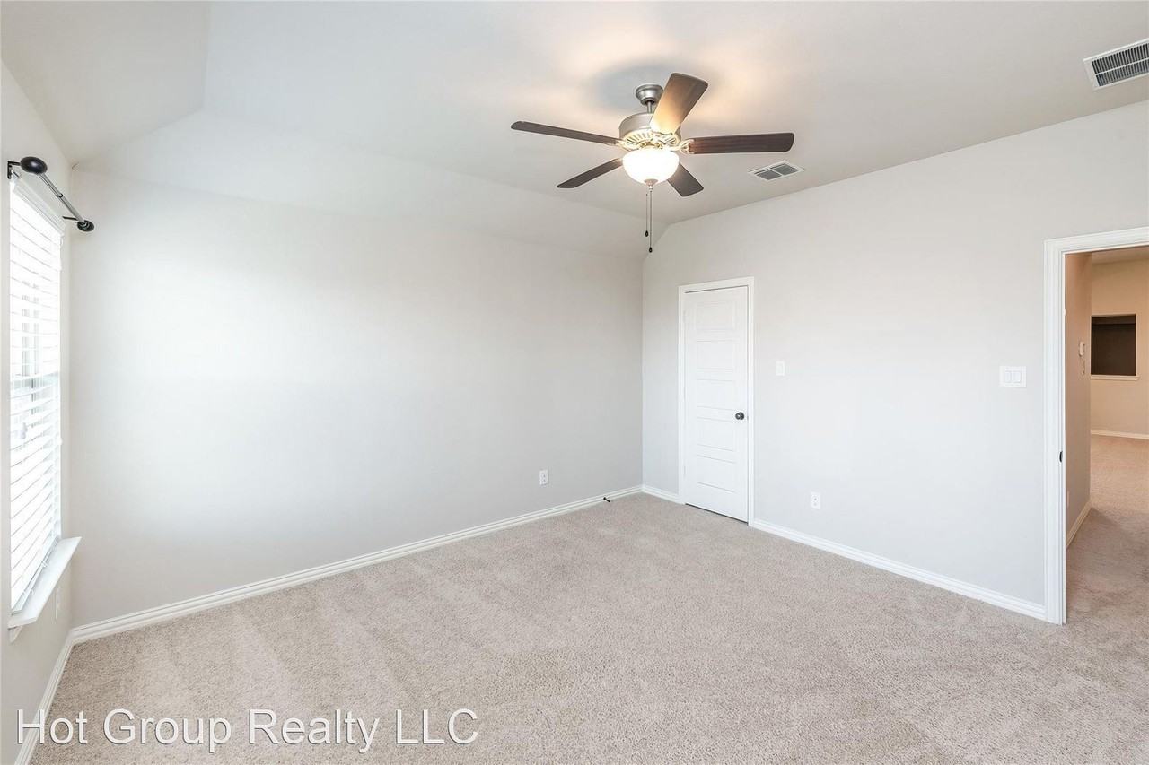 4611 Acacia Pkwy - Photo 3 of 30