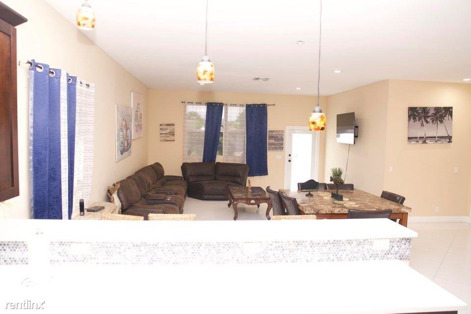 407 Sw 2nd Ave - Photo 2 of 20