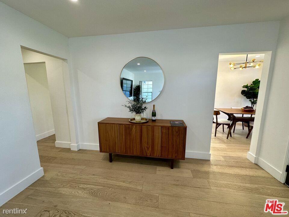 5143 Newcastle Ave - Photo 2 of 10