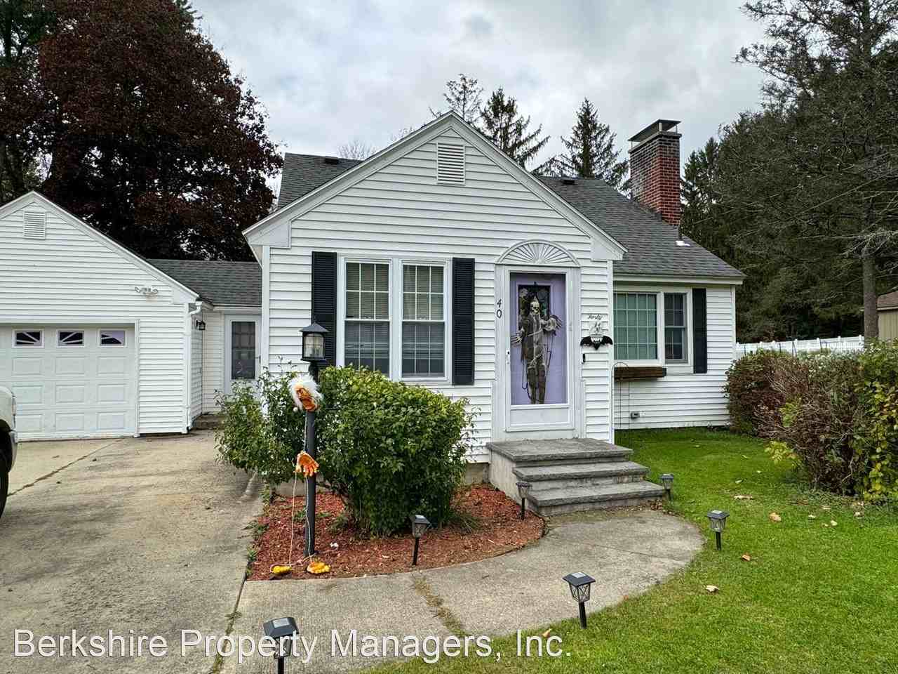 40 Fort Hill Ave, Pittsfield, MA 01201 3 Bedroom House for 2,345/month