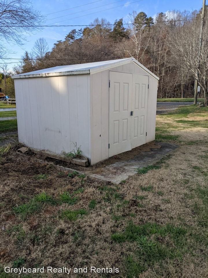 1623 Barnardsville Hwy - Photo 3 of 19