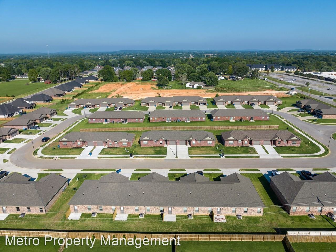 1716 Booker Cir - Photo 3 of 18