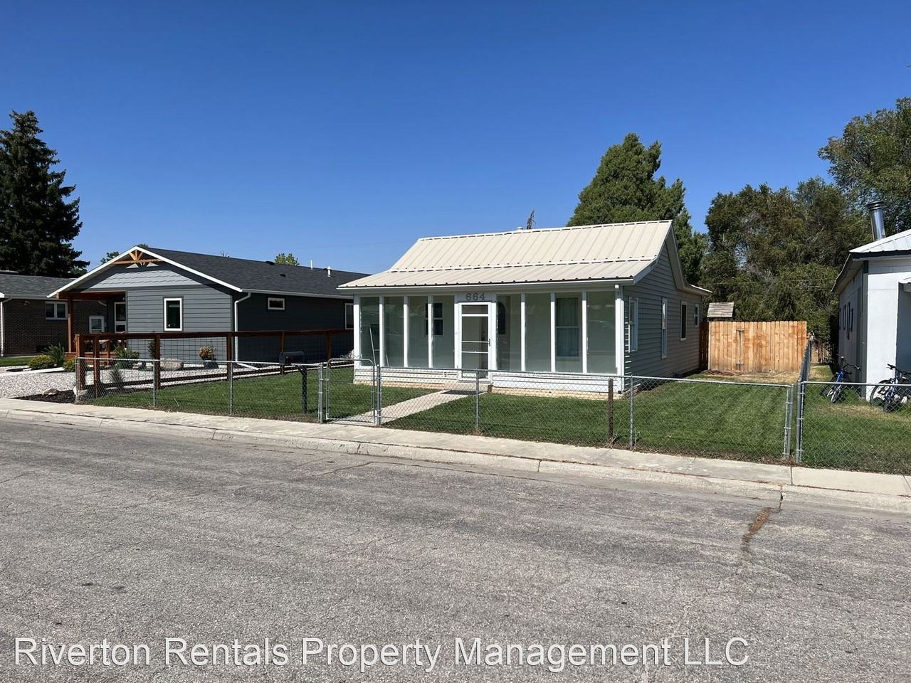 664 Sweetwater St - Photo 3 of 50