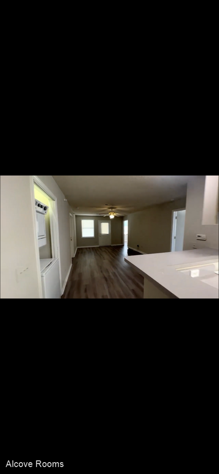 1110 #101 - Photo 3 of 33