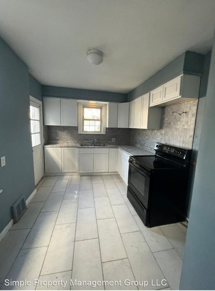 1037 Madison Ave - Photo 2 of 7