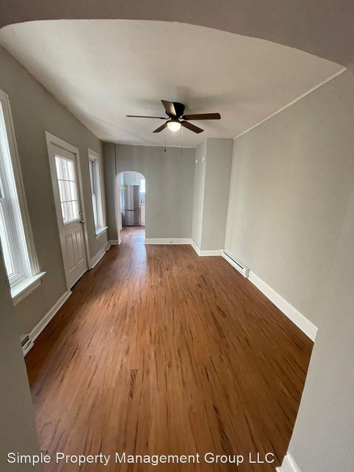 1242 Muhlenberg St - Photo 2 of 9