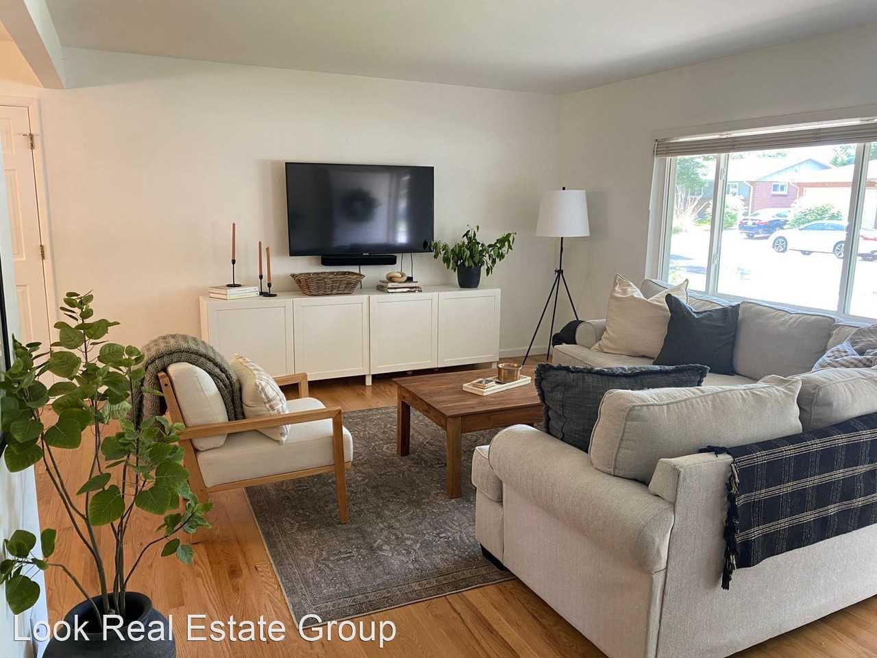 2662 S Newport St - Photo 3 of 28