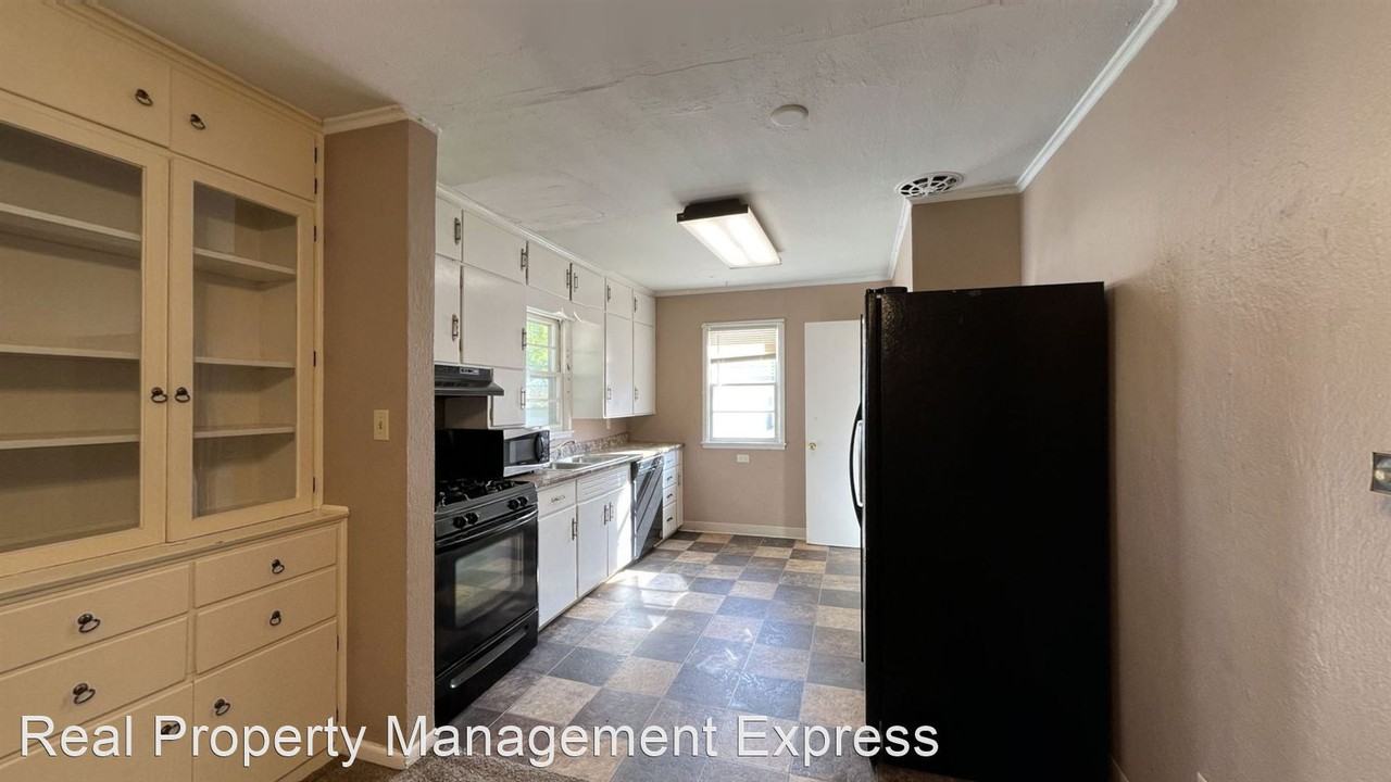 1804 S Covell Ave - Photo 2 of 26