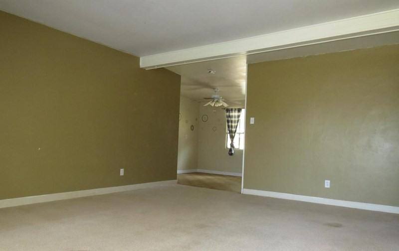 11617 Clifford Ave NE - Photo 2 of 9