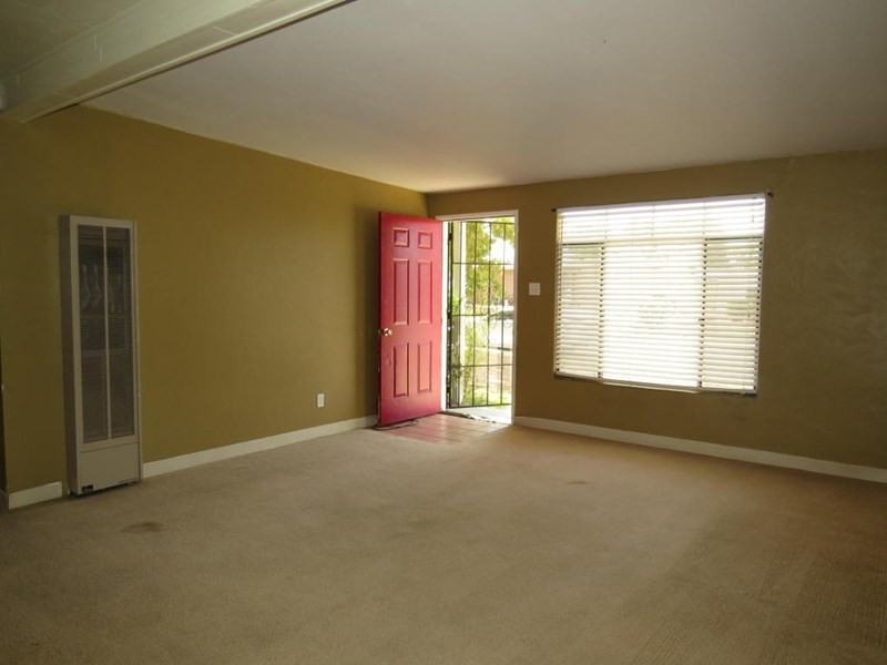 11617 Clifford Ave NE - Photo 3 of 9