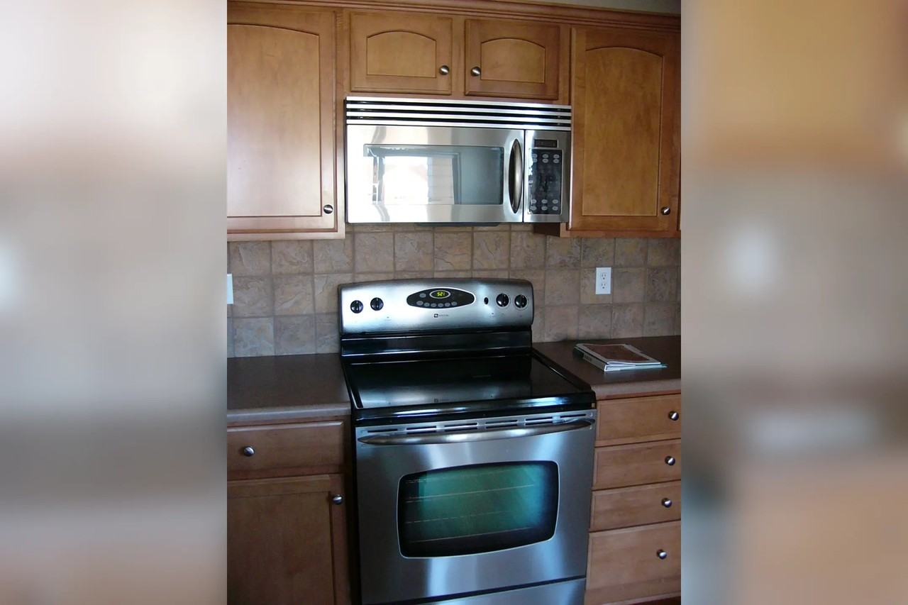 8399 Flora St - Photo 2 of 7