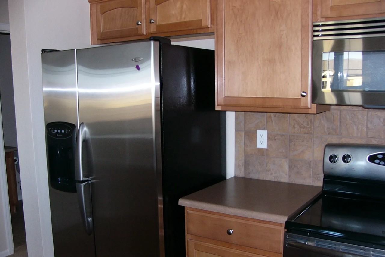 8399 Flora St - Photo 3 of 7