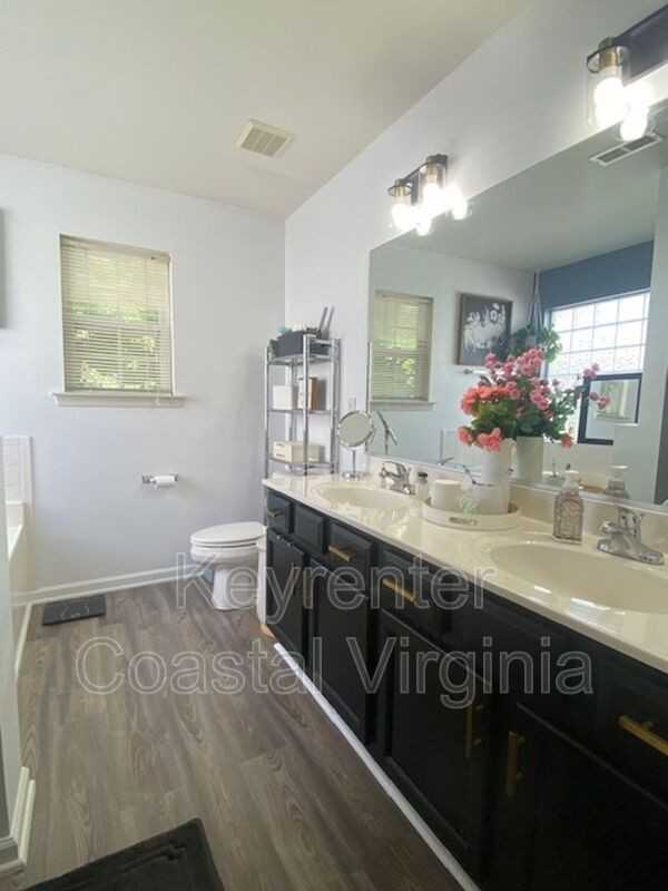 914 Sparrow Ct - Photo 7 of 12