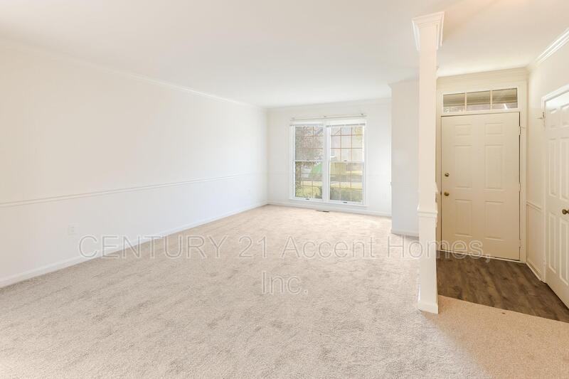 4220 Devonwood Way - Photo 3 of 33