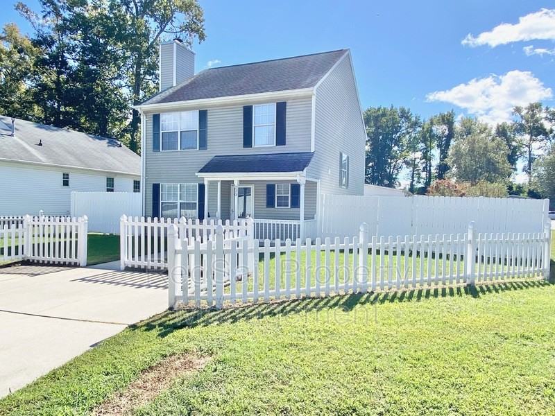 220 Abingdon Cir - Photo 2 of 20
