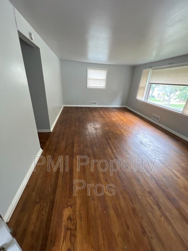 1981 W Villard Ave #6 - Photo 5 of 6