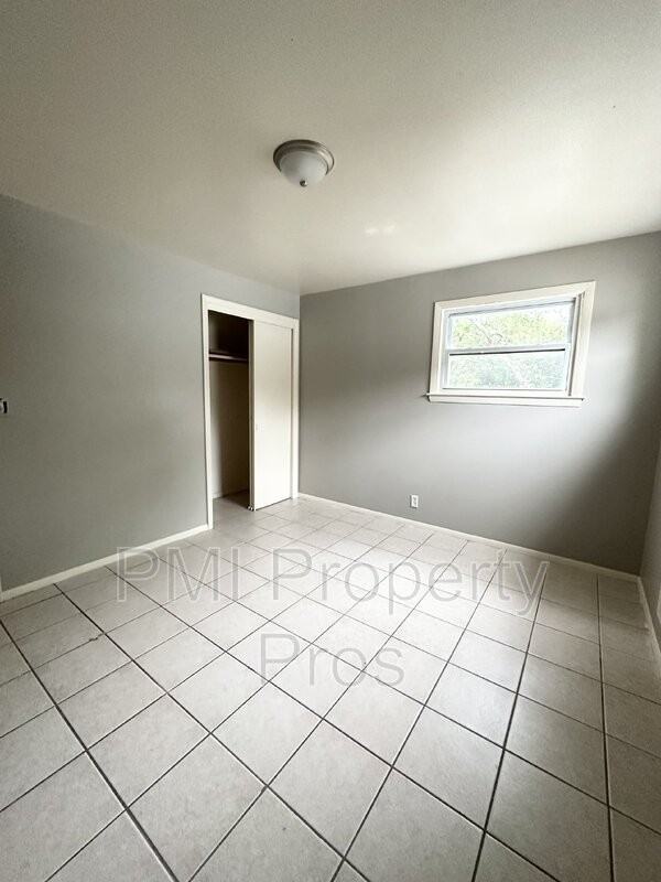 4962 N 48th St - Photo 2 of 9