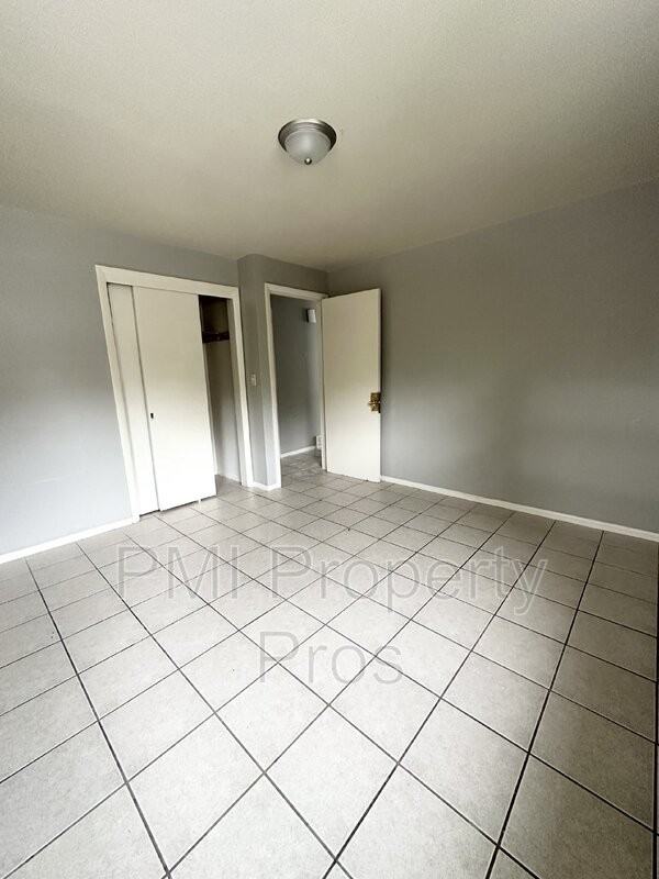 4962 N 48th St - Photo 3 of 9