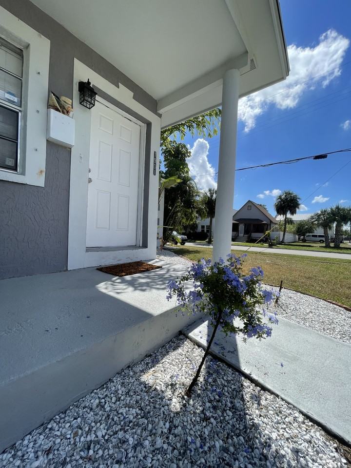 1901 N Albany Ave - Photo 3 of 15