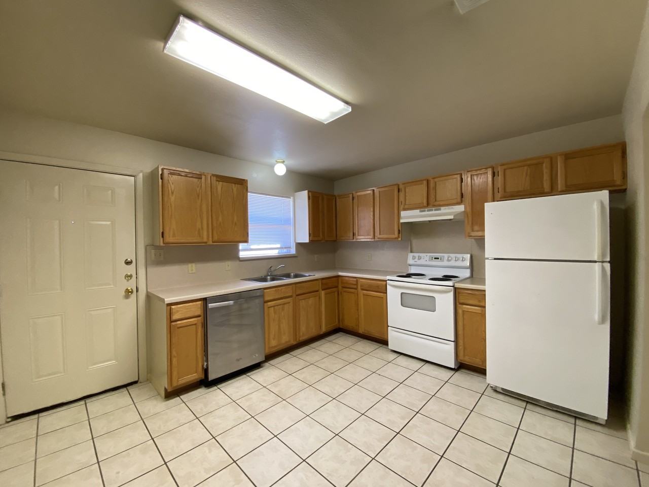 1118 W Goodwin St #C - Photo 2 of 8