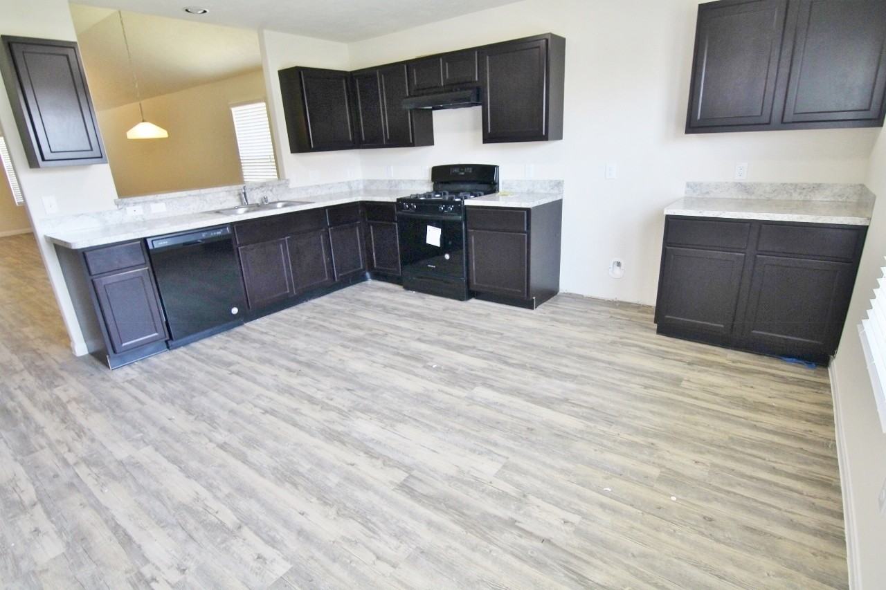 11 Santa Barbara Dr - Photo 3 of 8