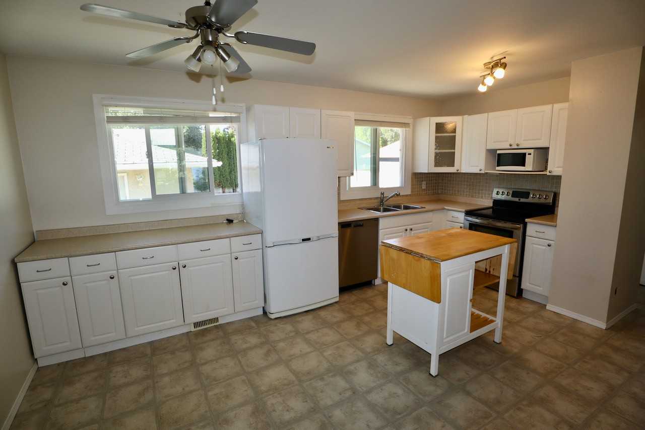 10 Robin St - Photo 2 of 15