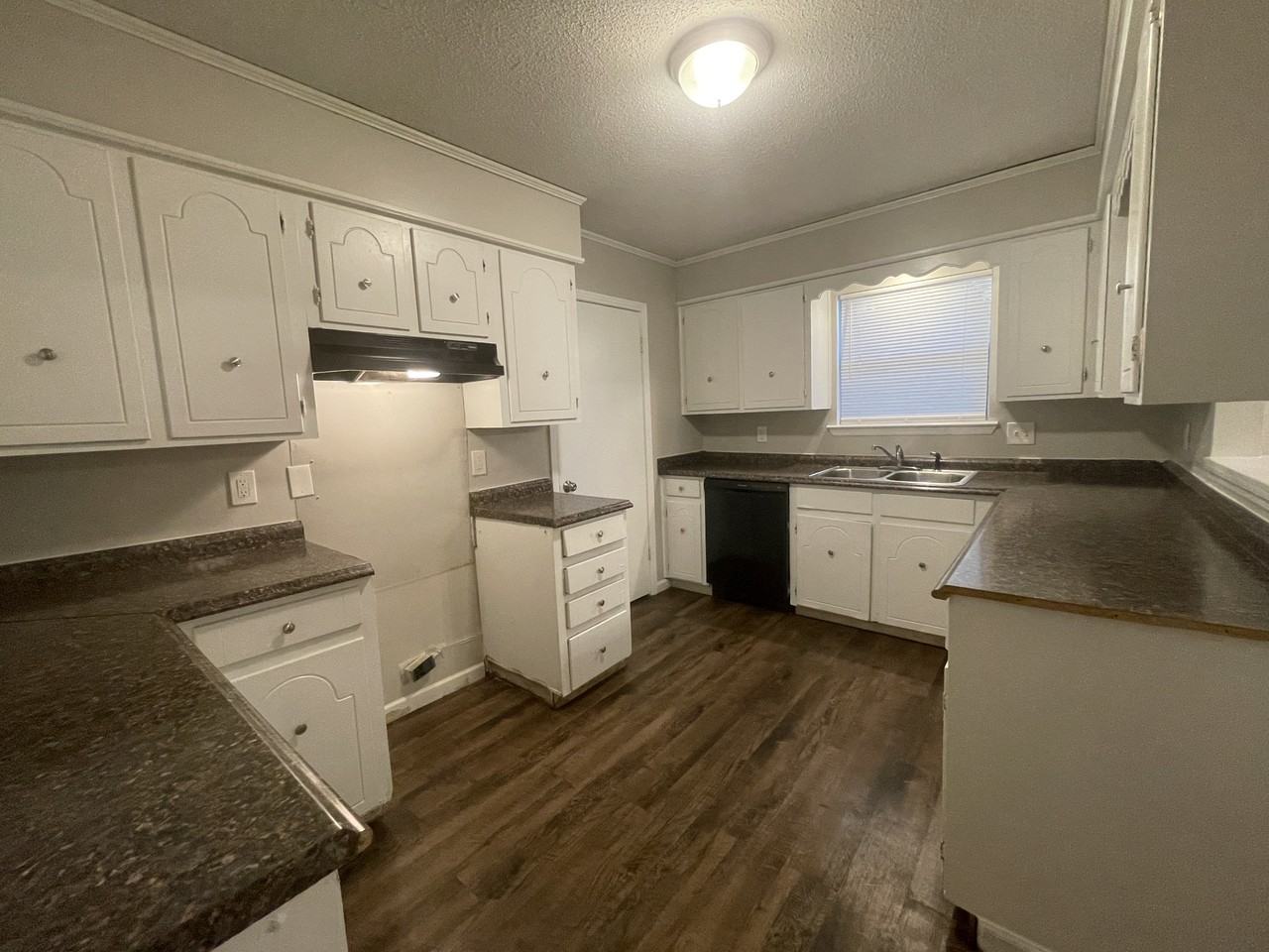 7802 Lassie Ln - Photo 3 of 10