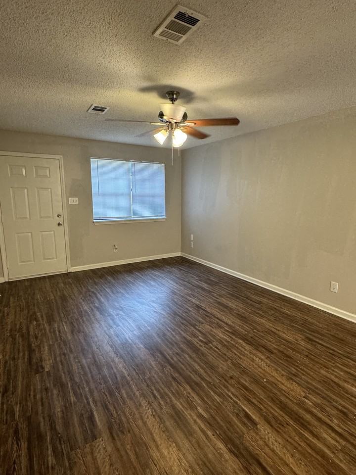 11 Riata Ct - Photo 2 of 9