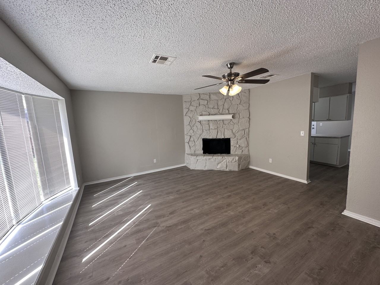 605 Nw 114th St - Photo 2 of 9