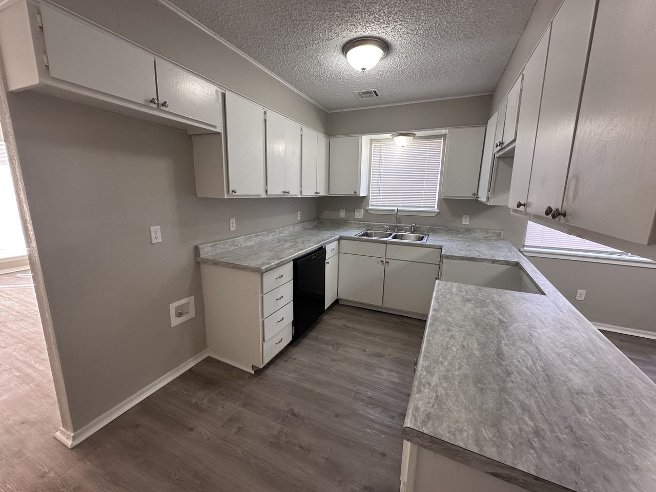 605 Nw 114th St - Photo 3 of 9