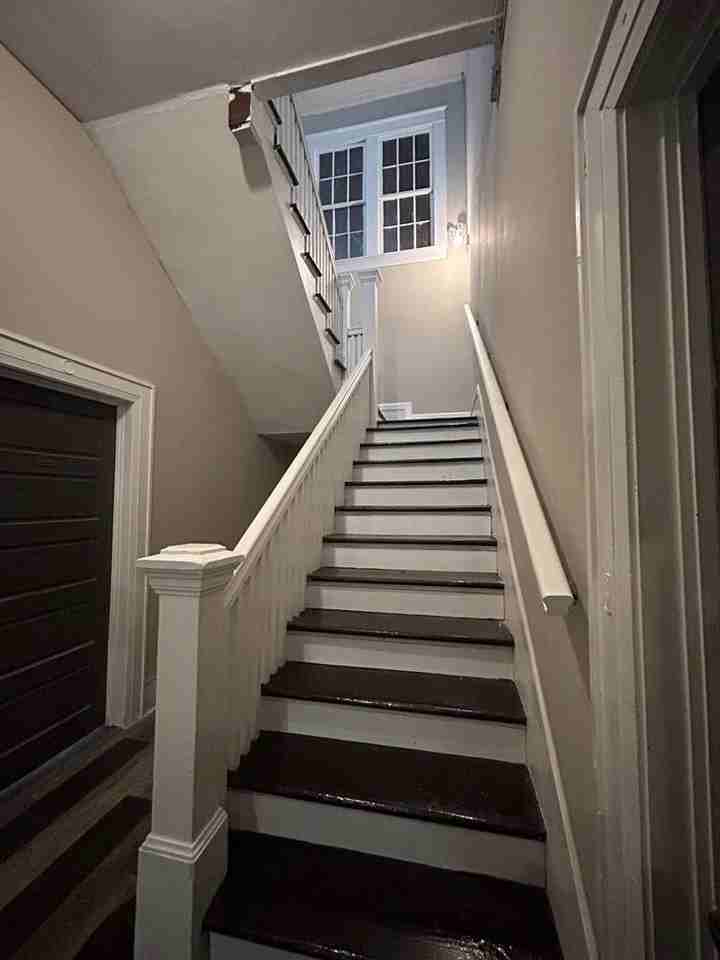 120 Montgomery St Apt B - Photo 4 of 9