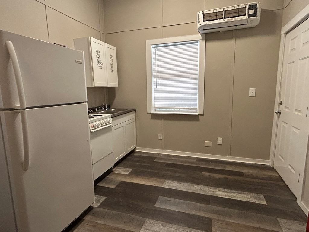 120 Montgomery St Apt B - Photo 7 of 9