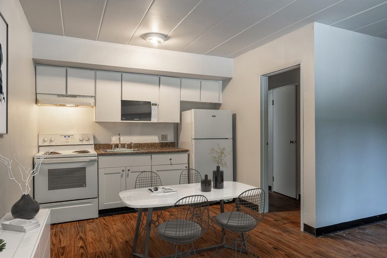 Belle West - Photo 3 of 46