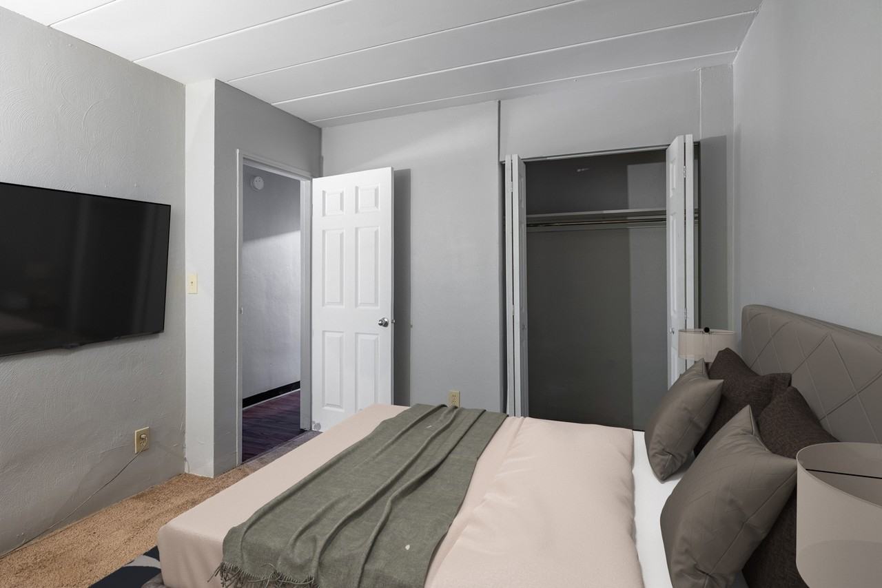 Belle West - Photo 2 of 46