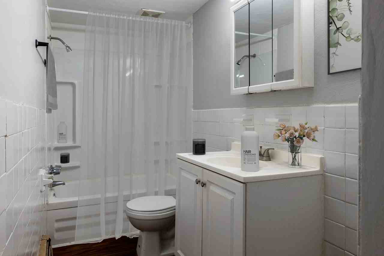 Belle West - Photo 4 of 46