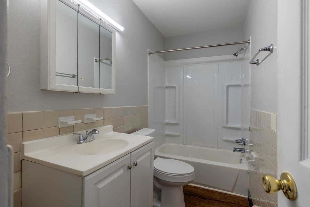 Belle West - Photo 5 of 46