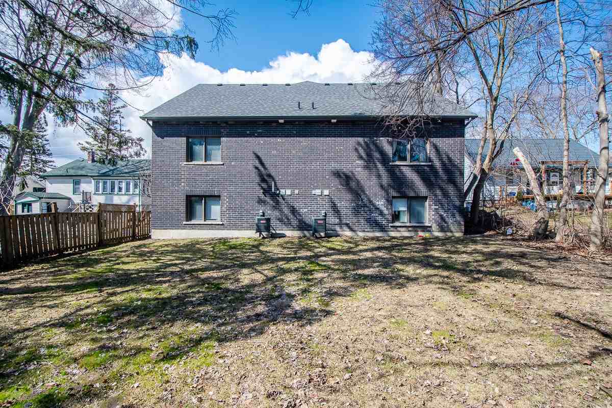 805 Dundas Street West - Photo 3 of 16