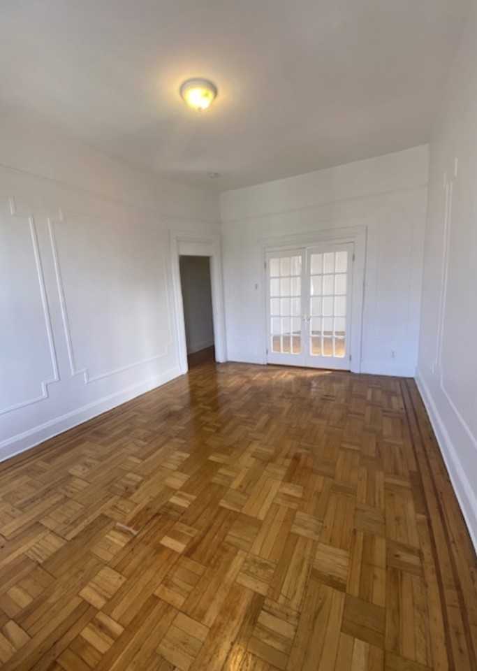 Bedford Ave - Photo 2 of 6