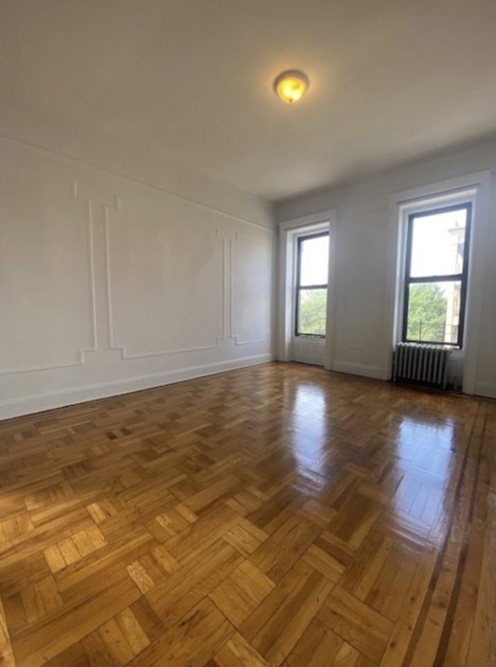 Bedford Ave - Photo 3 of 6